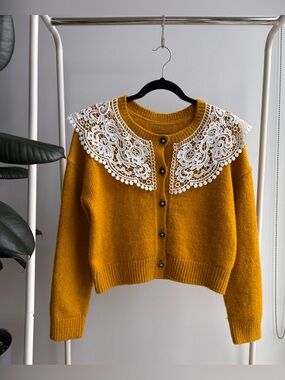 ANTHROPOLOGIE | MAEVE Mustard Yellow Cardigan with White Lace Collar S